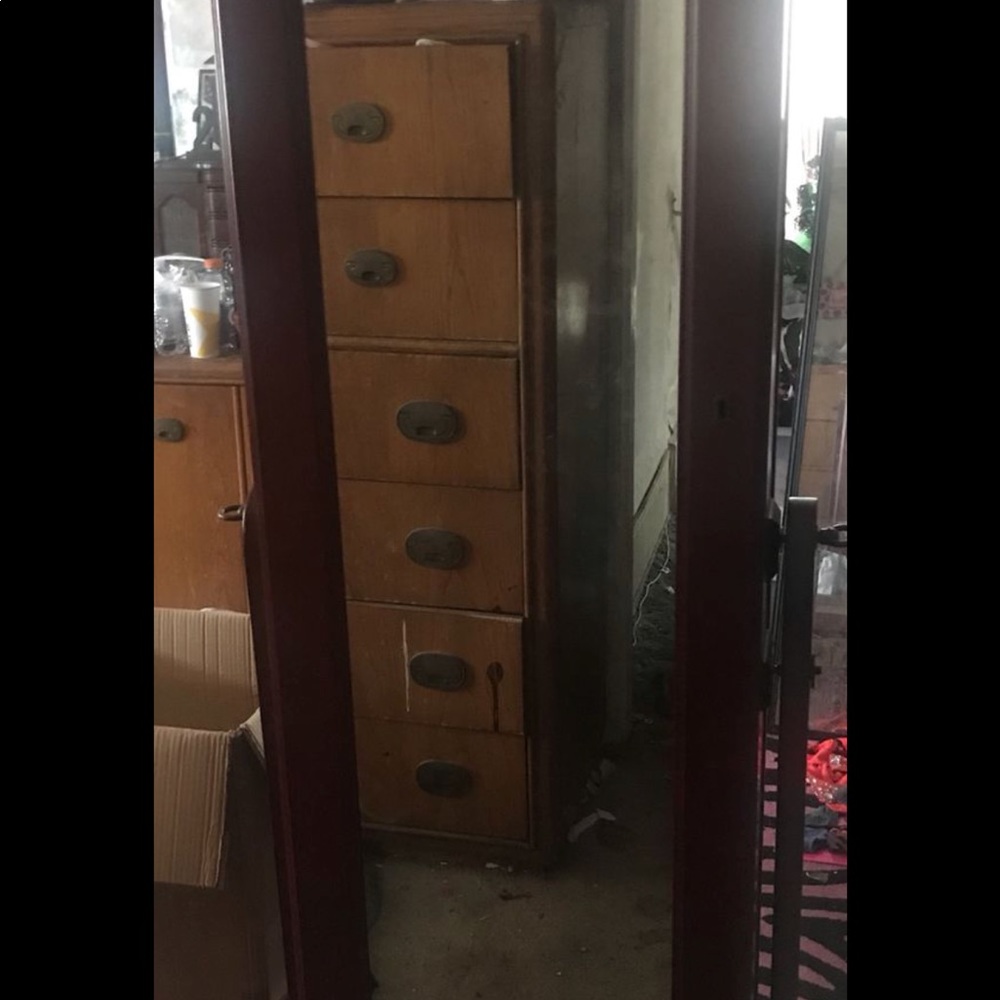 Double Sided Mirror Jewelry Stand
